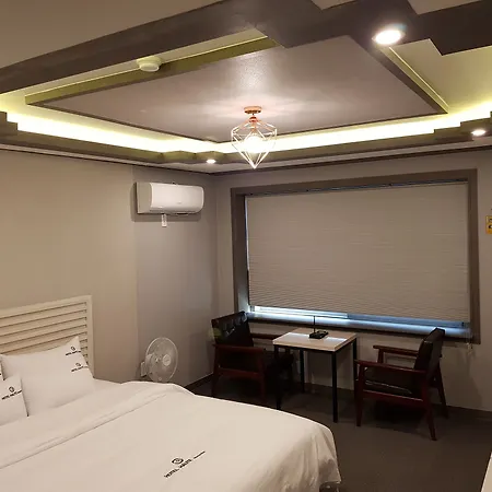 Haute Hotel